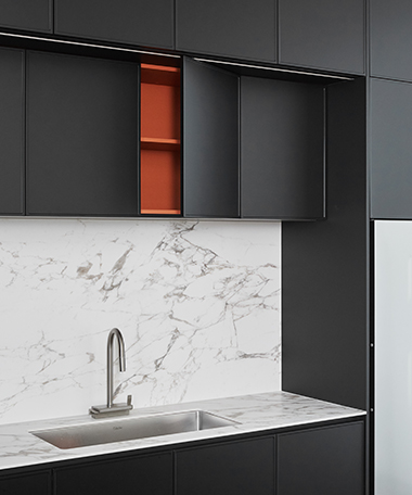 스토리 퍼니처 도어